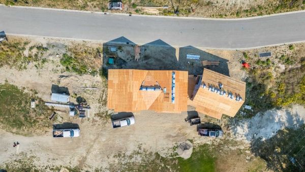 Kootenay mountain living near golf course and ski resort