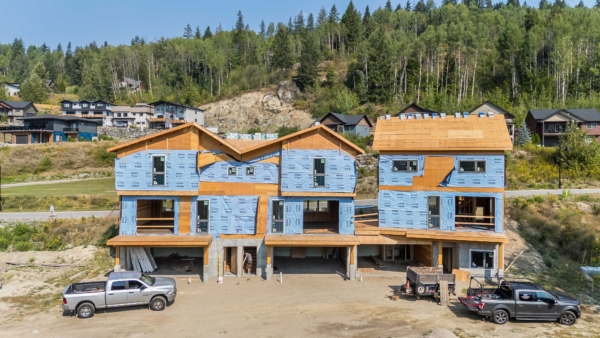 Redstone Village community living mountain lifestyle in the Kootenays